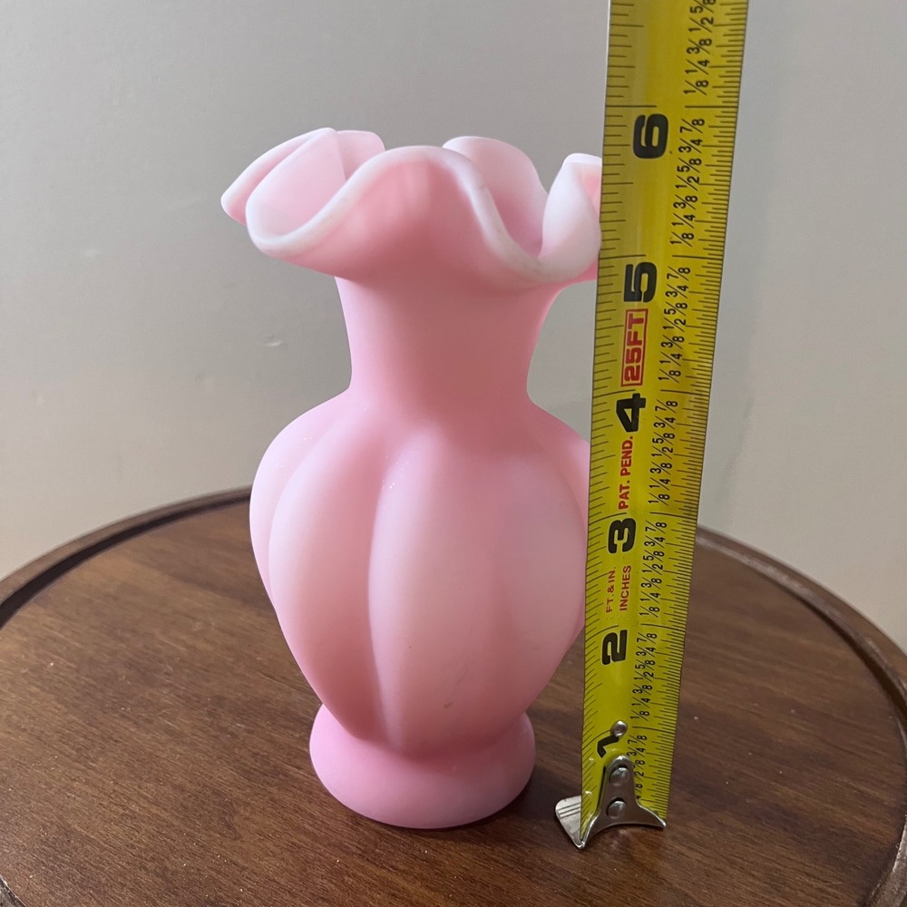 Vtg Fenton Pink Satin Glass Melon Ribbed Ruffled Rim Bud Vase 6 Inch - Picture 8 of 8